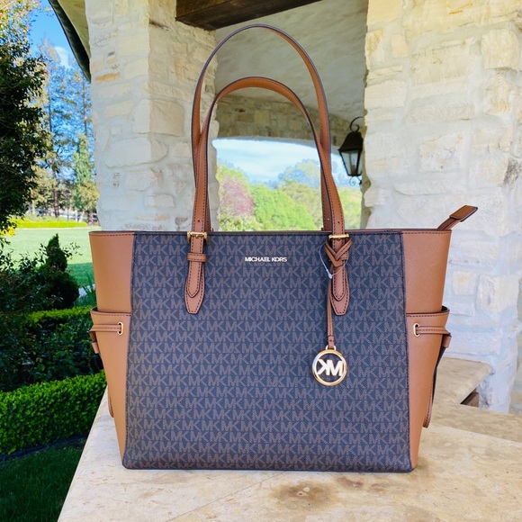 NWT Michael Kors Gilly Drawstring Laptop MK&wallet - Picture 2 of 15